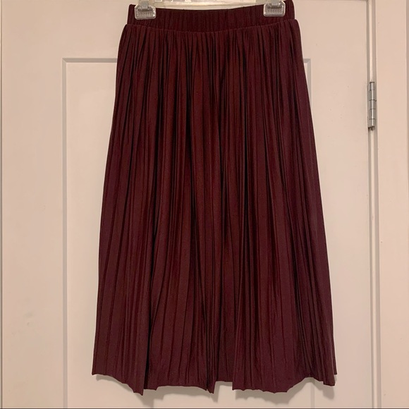 3/$30 Pleated Plum Midi Skirt - Picture 3 of 7